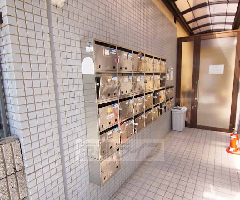 その他共有部分　入り口前の集合ポストです。