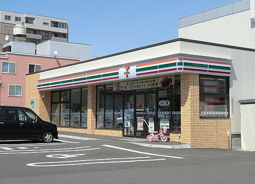 コンビニ　セブンイレブン札幌月寒中央通店（コンビニ）まで157m