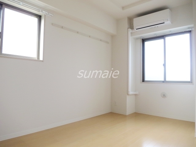 その他部屋・スペース　洋室6.1帖の2面採光の明るいお部屋です☆
