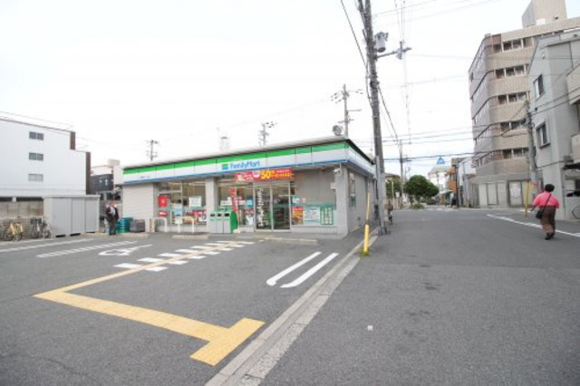 コンビニ　ファミリーマート長居東三丁目店（コンビニ）まで48m