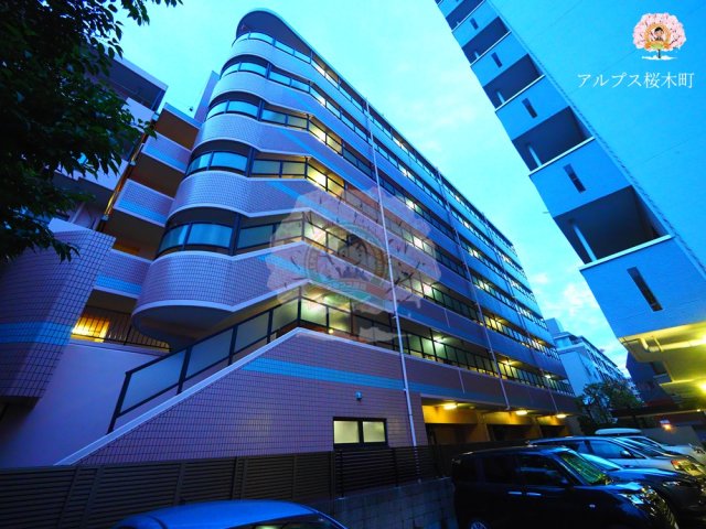 建物外観　「横浜」駅徒歩圏内の賃貸マンションです。