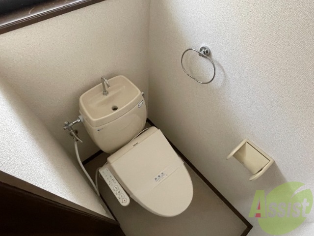 トイレ　温水洗浄便座付きのトイレは、使用しやすそうですね。