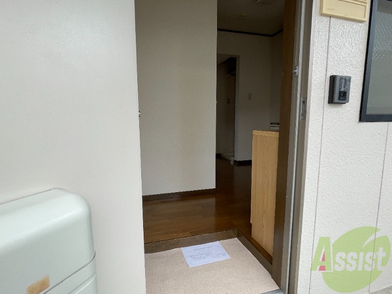 玄関　玄関でございます。毎日の出入りはこちらから。