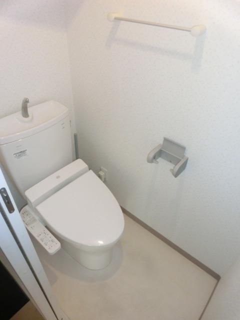 トイレ　ウォシュレット付き