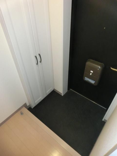 玄関　玄関下駄箱あり