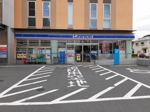 コンビニ　LAWSON（コンビニ）まで97m