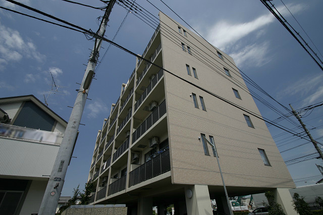 建物外観　ＲＣマンション、エレベーター付きです