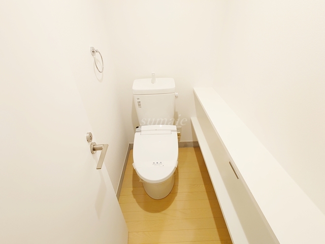 トイレ　温水洗浄便座付トイレです☆