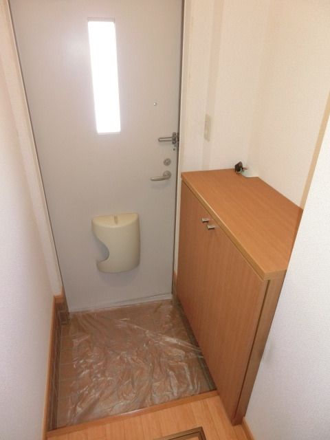 玄関　玄関下駄箱あり