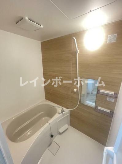 バス・シャワールーム　コンパクトで使いやすいお風呂です