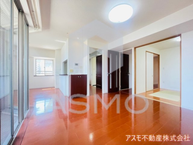 居室・リビング　同建物、別タイプ間取り