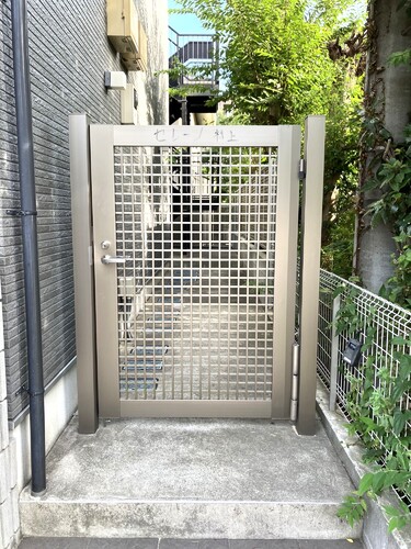エントランス　エントランス外観