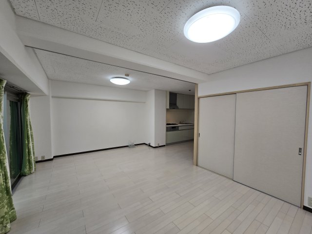 居室・リビング　日商岩井栄ハイツ
