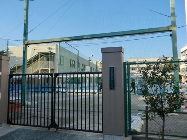 中学校　北区立赤羽岩淵中学校（中学校）まで527m