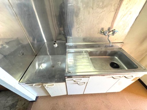 キッチン　※写真は別室です※クリーニング前の写真です