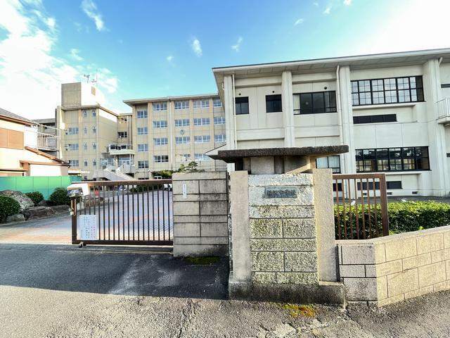 中学校　稲沢市立稲沢中学校（中学校）まで796m
