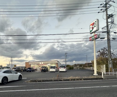 コンビニ　セブンイレブン 豊田市平芝町店（コンビニ）まで532m