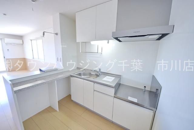 キッチン　おしゃれなＬ字型のカウンターキッチン