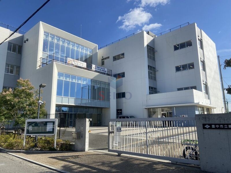 中学校　豊中市立第一中学校（中学校）まで1064m