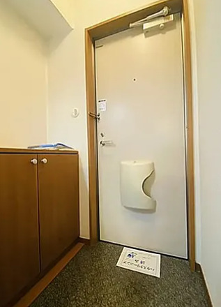 玄関　別部屋の画像を使用しております。