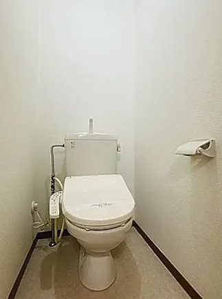 トイレ　別部屋の画像を使用しております。