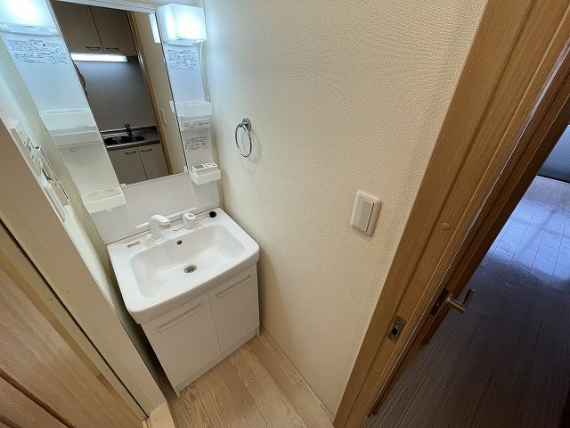 洗面設備　別タイプ参考写真掲載。