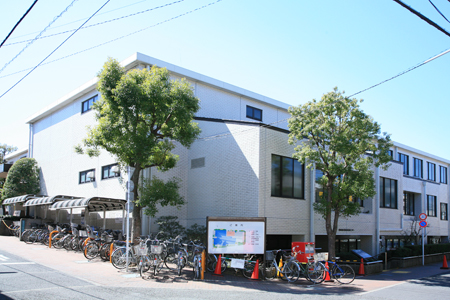 図書館　世田谷区立桜丘図書館（図書館）まで817m