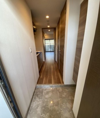 玄関　写真は同タイプ住居です