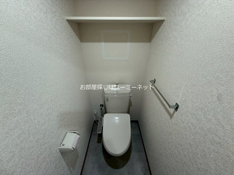 トイレ　※実際のお部屋は反転タイプとなります。