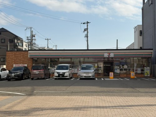 コンビニ　セブンイレブン 神戸細田町4丁目店（コンビニ）まで681m