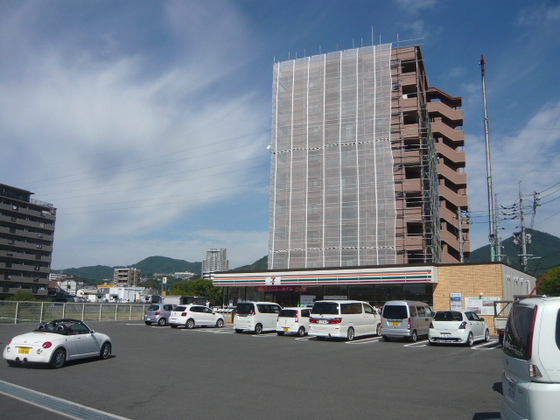 コンビニ　セブンイレブン広島川内２丁目店（コンビニ）まで432m