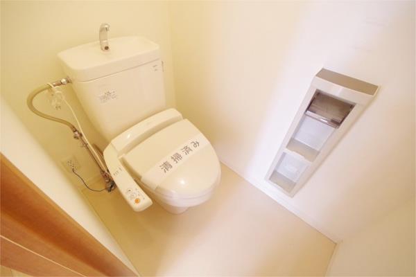 トイレ　類似室内