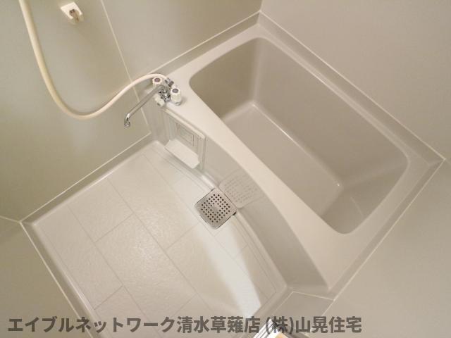 バス・シャワールーム　コンパクトで使いやすいお風呂です