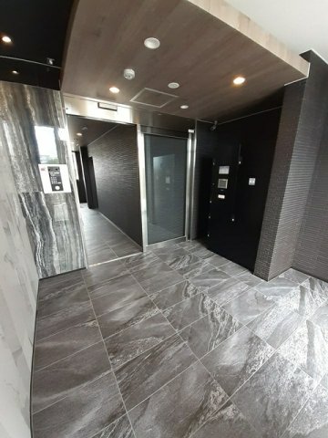 エントランス　建物の内部です