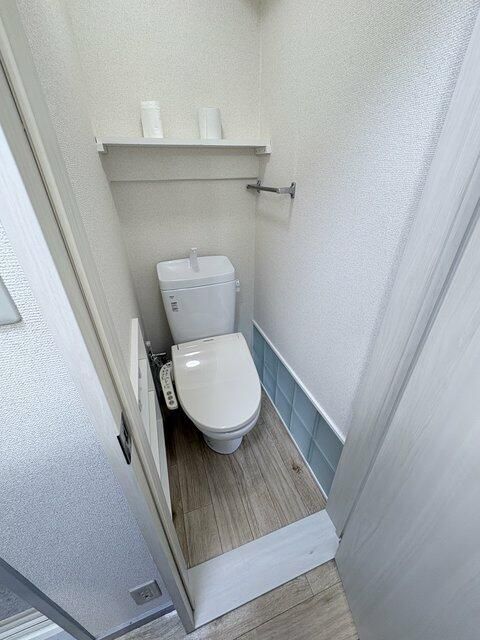 トイレ　白基調で清潔感のあるトイレです♪