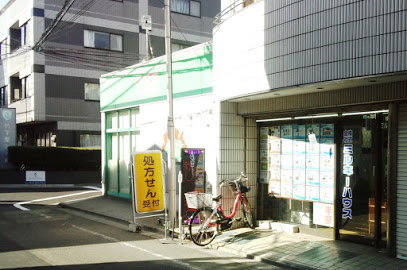 ドラックストア　ひとみ薬局（ドラッグストア）まで385m
