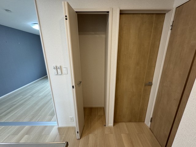 その他　パントリー（キッチン収納）（同型タイプ）