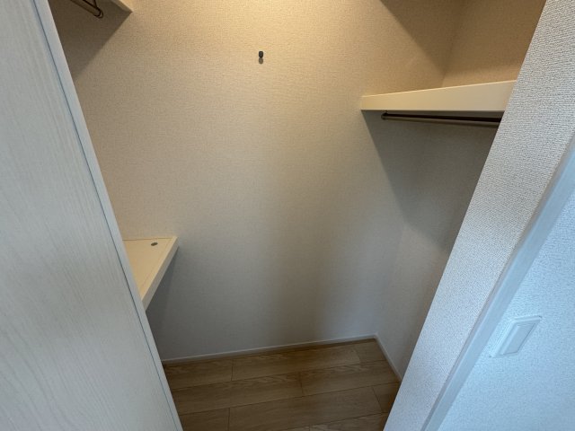 収納　ウォークインクローゼット（洋室6.1帖）（同型タイプ）