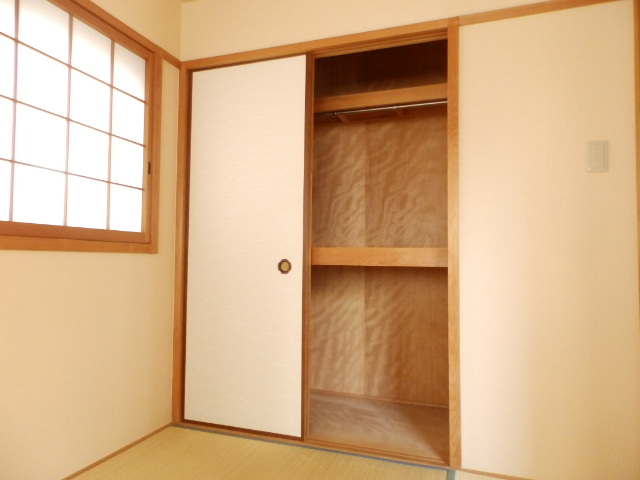 収納　各部屋あります