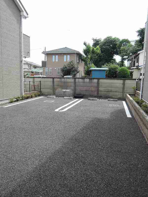 駐車場　敷地内に駐車場があります。