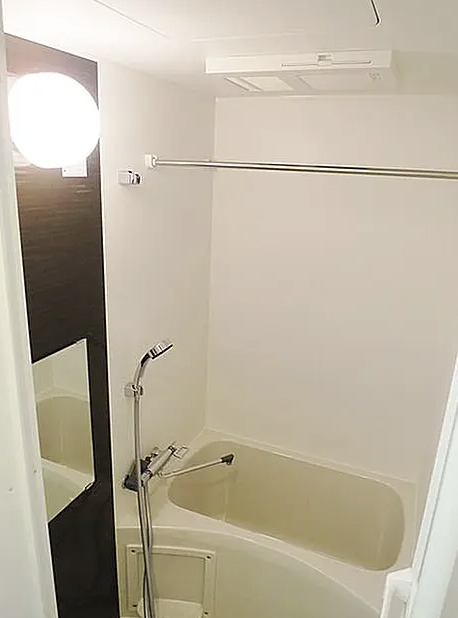 バス・シャワールーム　別部屋反転写真