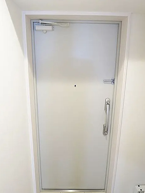玄関　別部屋反転写真