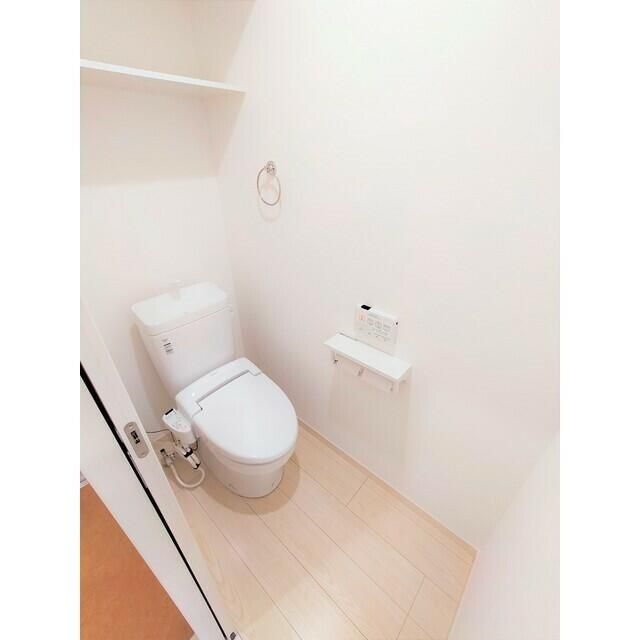トイレ　※別号室の写真です。現況優先となります。