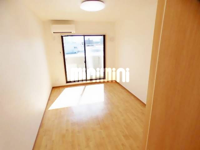 居室・リビング　明るいリビング
