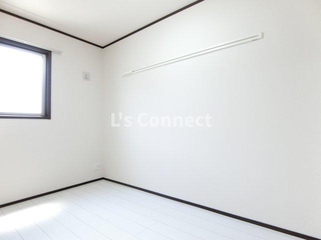 その他　３．５帖の洋室は寝室として使えます。