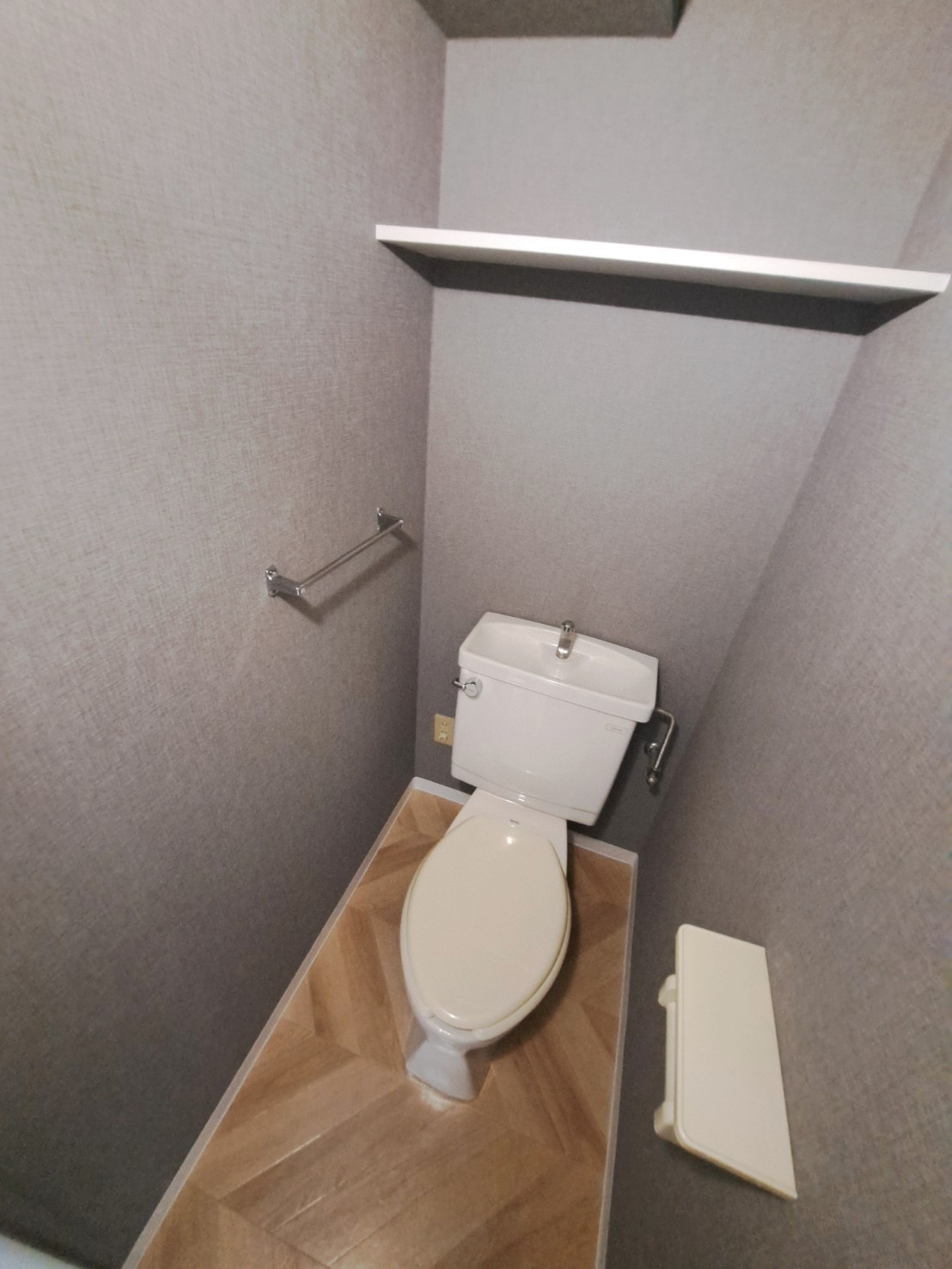 トイレ　トイレ　別部屋の写真になります