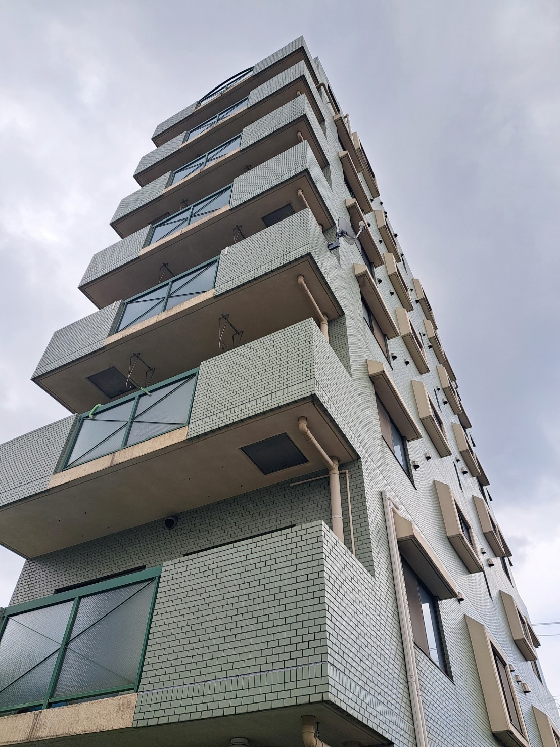 建物外観　1フロア２住戸の全室角部屋