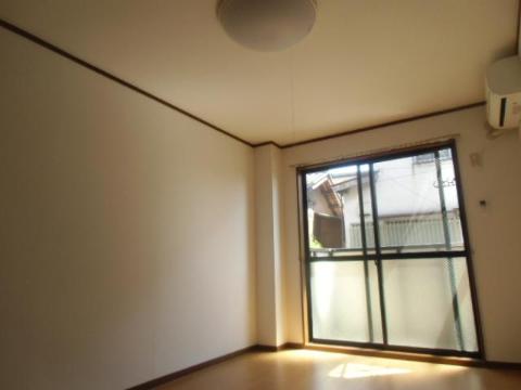 居室・リビング　室内