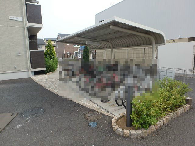 その他共有部分　屋根付き駐輪場もありますよ