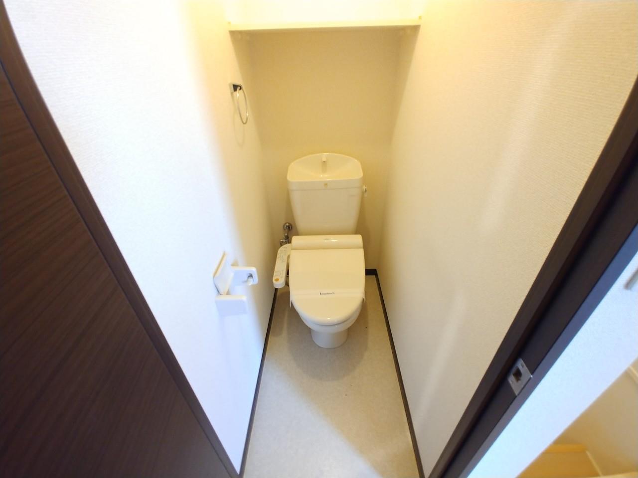 トイレ　トイレ：温水洗浄便座つき